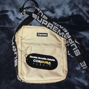 Spring season 18  Supreme shoulder bag